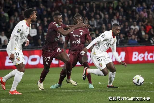 王哲林22+10上海险胜浙江 张帆20分北控胜广州